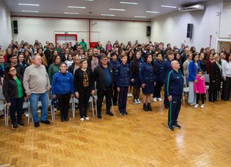 Secretaria de Educação de Chapecó reúne famílias em palestras sobre cuidados no uso das tecnologias