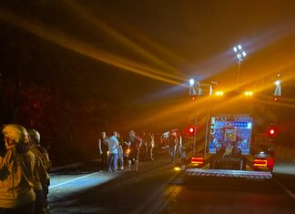 Acidente entre dois carros e ambulância deixa uma pessoa morta na BR-282