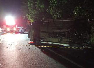 Bombeiros divulgam mais informações sobre colisão entre três veículos deixa uma pessoa morta na BR-282