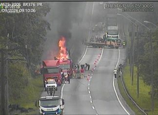 Incêndio em carreta mobiliza bombeiros na BR-376