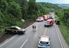 Caminhão tomba e bloqueia totalmente rodovia próximo à ponte sobre o Rio das Antas