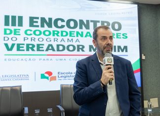 Programa Vereador Mirim já está presente em 102 câmaras de Santa Catarina