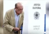 Gilmar Mendes é flagrado com celular na cabine de votação em Mato Grosso
