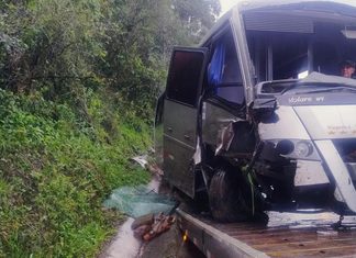 Rodotrem invade pista contrária e provoca acidente com ônibus que transportava 22 crianças em SC