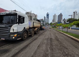 Rua Rui Barbosa terá bloqueio para obras de pavimentação nesta sexta-feira em Chapecó