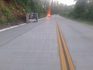 Caminhão sai da pista e tomba na SC-305