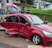 Colisão entre dois carros deixa idosos feridos em Chapecó