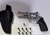 Polícia apreende revólver com registro de extravio em oficina de Chapecó