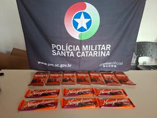 Mulher é presa após furtar barras de chocolate em supermercado no Oeste Catarinense