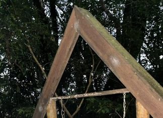 Mulher é suspeita de danificar estátua, janela e outros objetos em Palma Sola