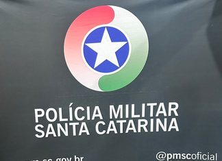 Dois homens são conduzidos à delegacia por suspeita de tráfico de drogas no oeste