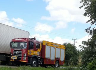 Colisão entre caminhão e carro deixa três mortos na BR-163, no Paraná