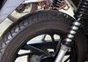 Homem rouba motocicleta, bate contra viatura da PM durante fuga e acaba preso no oeste