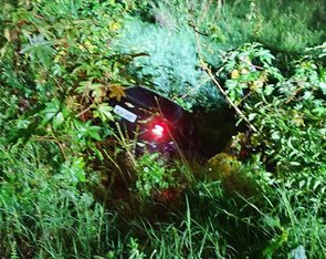 Motorista fica ferido após carro cair em ribanceira de 7 metros em Chapecó