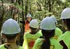Crianças participam de trilha ecológica para encerrar programa ambiental