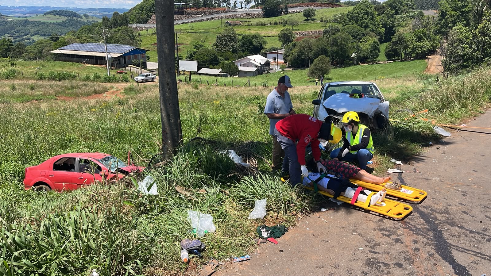 VÍDEO: Sete pessoas ficam feridas em acidente envolvendo dois carros na SC-153 VÍDEO: Sete pessoas ficam feridas em acidente envolvendo dois carros na SC-153
