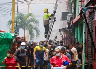 VÍDEO: Incêndio em restaurante mobiliza 48 bombeiros e 12 viaturas no Centro de Manaus