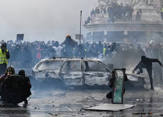 VÍDEO: Protestos na França reúnem 550 mil pessoas e deixam cerca de 400 detidos
